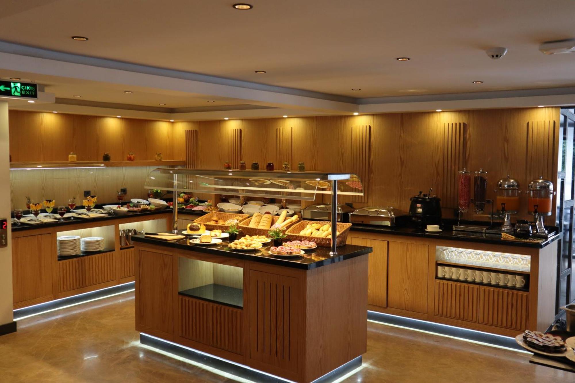 Days Inn By Wyndham Istanbul Arnavutkoy מראה חיצוני תמונה